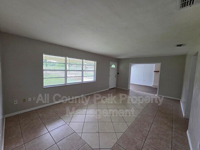 Foto del edificio - 2731 W 10th St