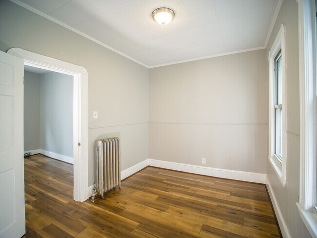 Building Photo - 420 Saratoga St