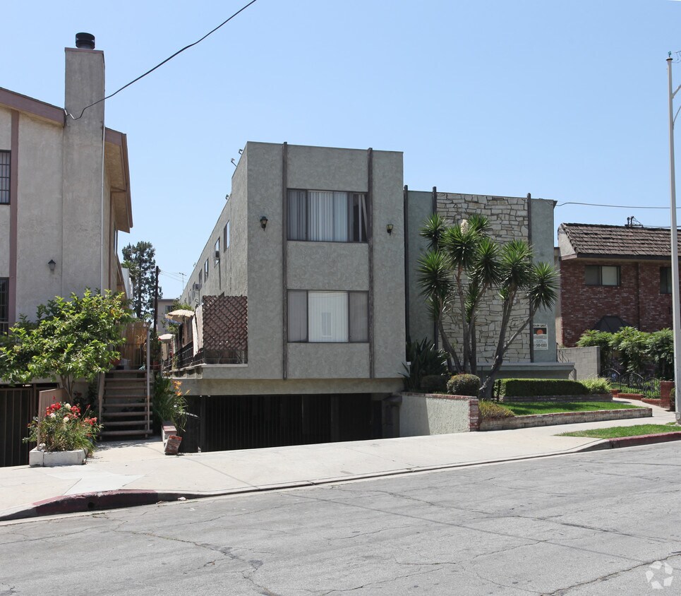 Building Photo - 1813 Scott Rd