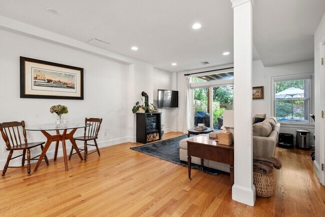 Foto del edificio - 509 E 8th St