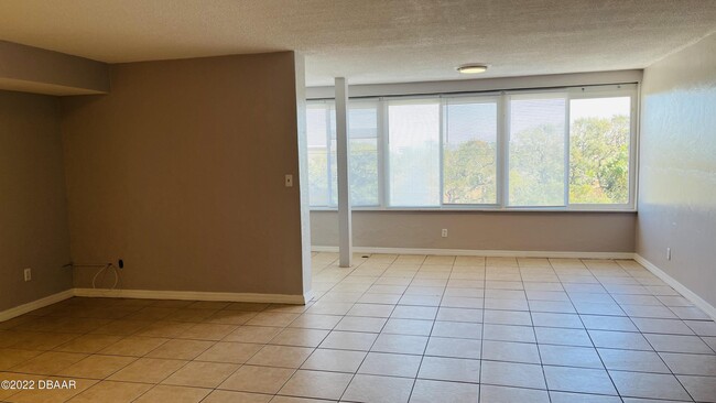 Building Photo - 732 N Halifax Ave