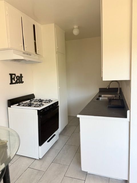 Foto del edificio - 11820 Hart St