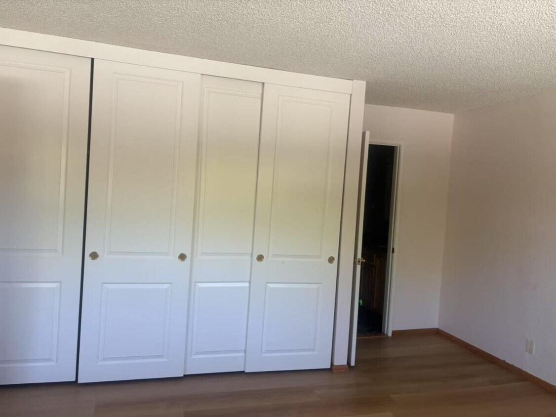 Foto principal - 2844 Parkrow Ln