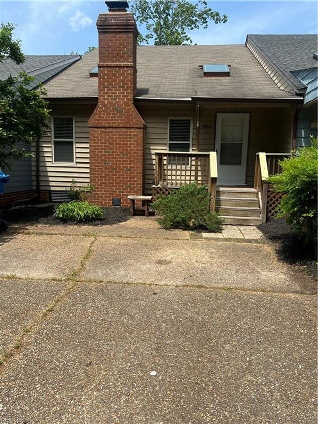 Primary Photo - Terrific Townhome