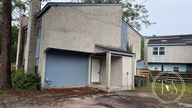 Building Photo - FALL MOVE-IN SPECIAL: 50% OFF 1st FULL MONTH'S RENT!**