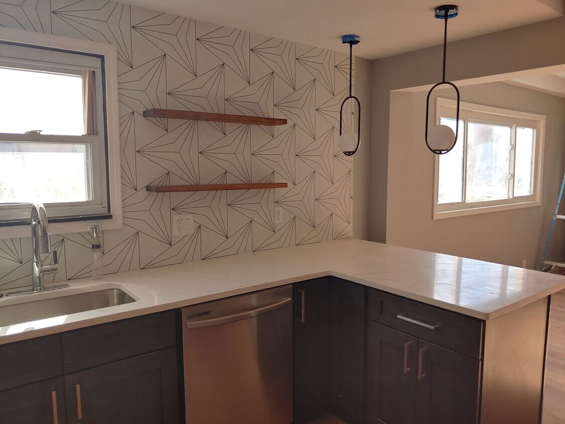 Primary Photo - Newly custom-renovated 3 bedroom in Neighb...