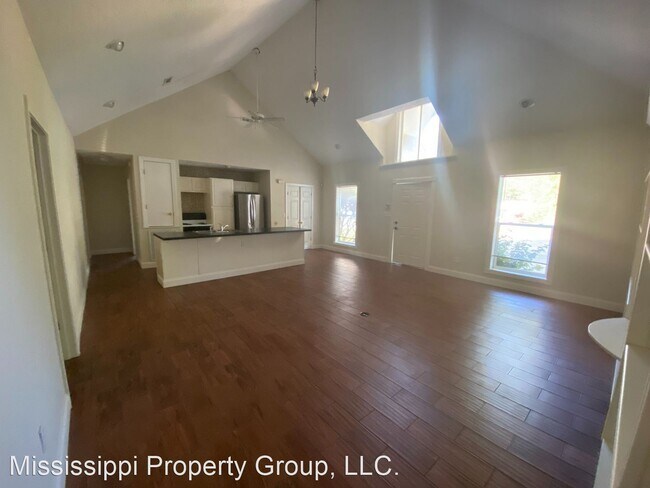 Foto del edificio - 3 br, 3 bath House - 2325 University Avenue
