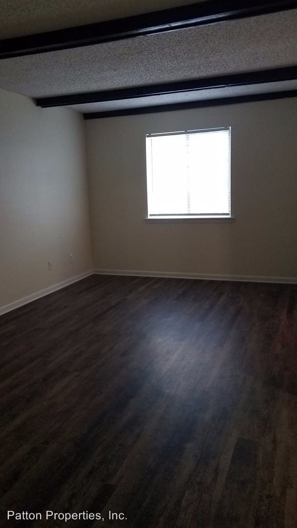 Foto del edificio - 8116 Hunt Club Rd