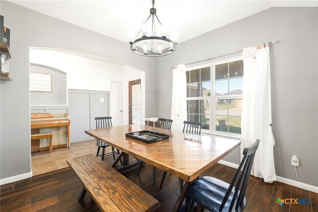 Foto del edificio - 2608 Camp Cooper Dr