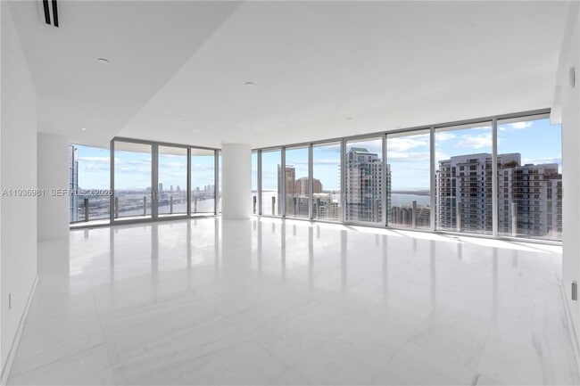 Building Photo - 300 Biscayne Blvd Way