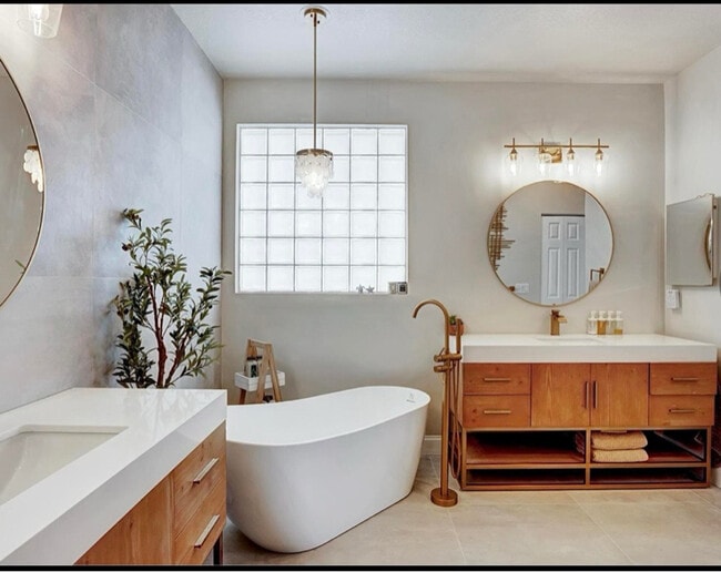Building Photo - 8163 Alberti Dr