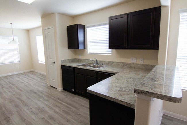 Building Photo - 320 Mason Creek Dr