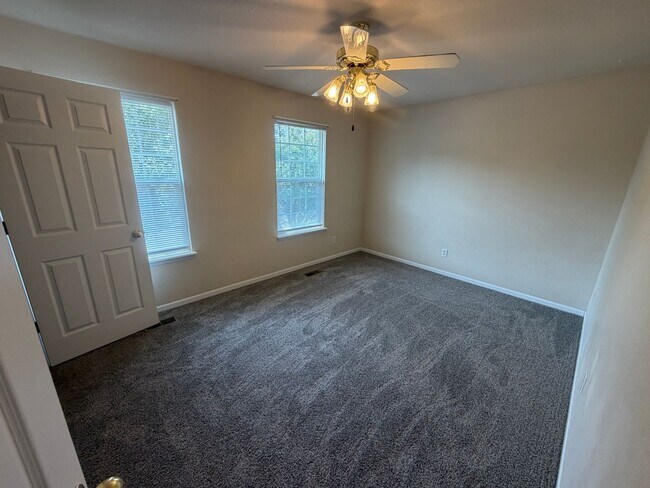 Foto del edificio - 5005 Kirk Hill Rd