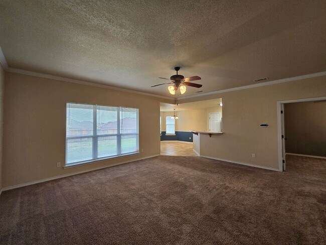Foto del edificio - RENT REDUCTION & AVAILABLE NOW!