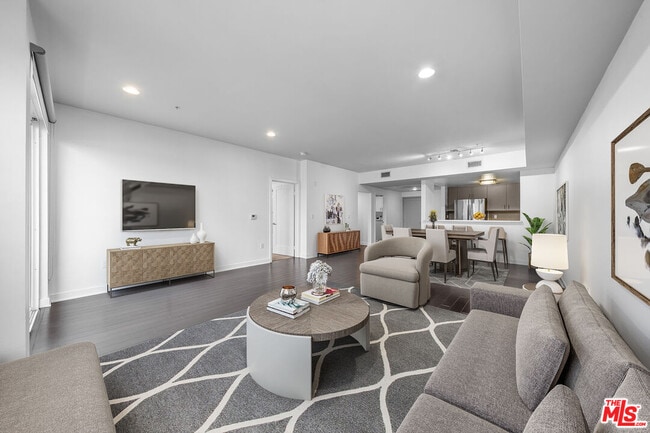 Building Photo - 436 S Virgil Ave