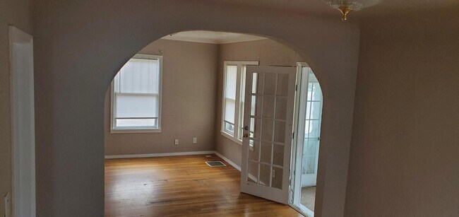 Building Photo - 2750 W Amherst Ave