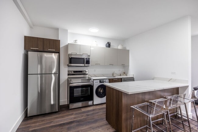 Building Photo - Brand NEW 2-Bedroom in the heart of Anders...