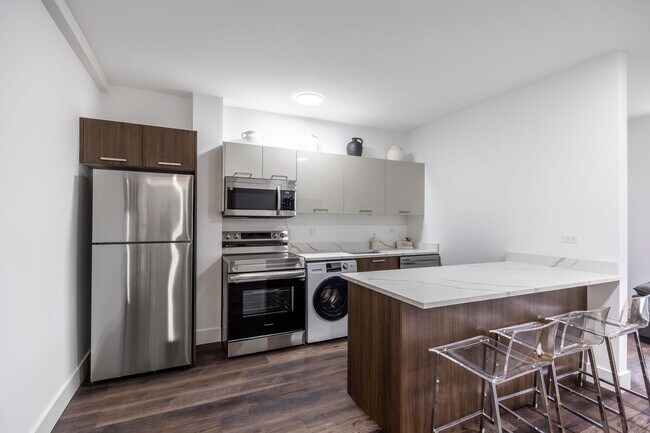 Foto del edificio - Brand NEW 2-Bedroom in the heart of Andersonville with Separate Kitchen, In-Unit Laundry & Sunlig...