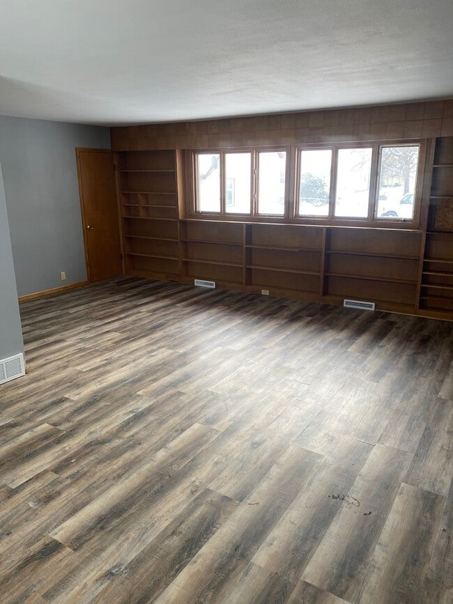 Building Photo - Single family house for rent