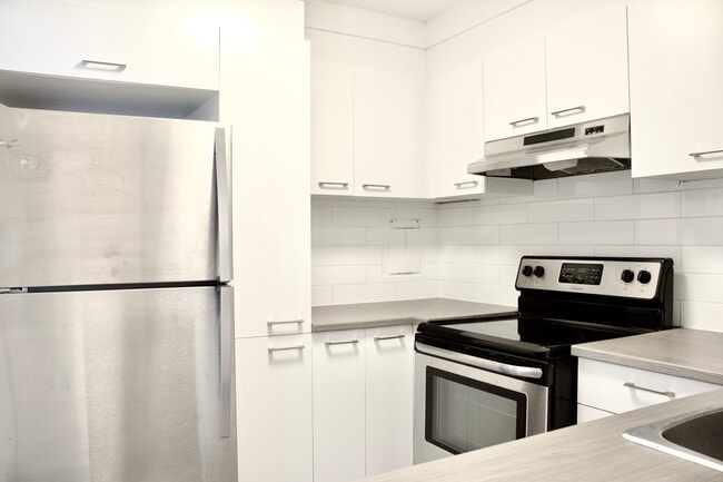 Building Photo - 3450 B Rue Drummond