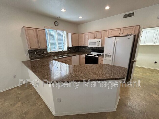 Building Photo - 14425 W Parada Dr