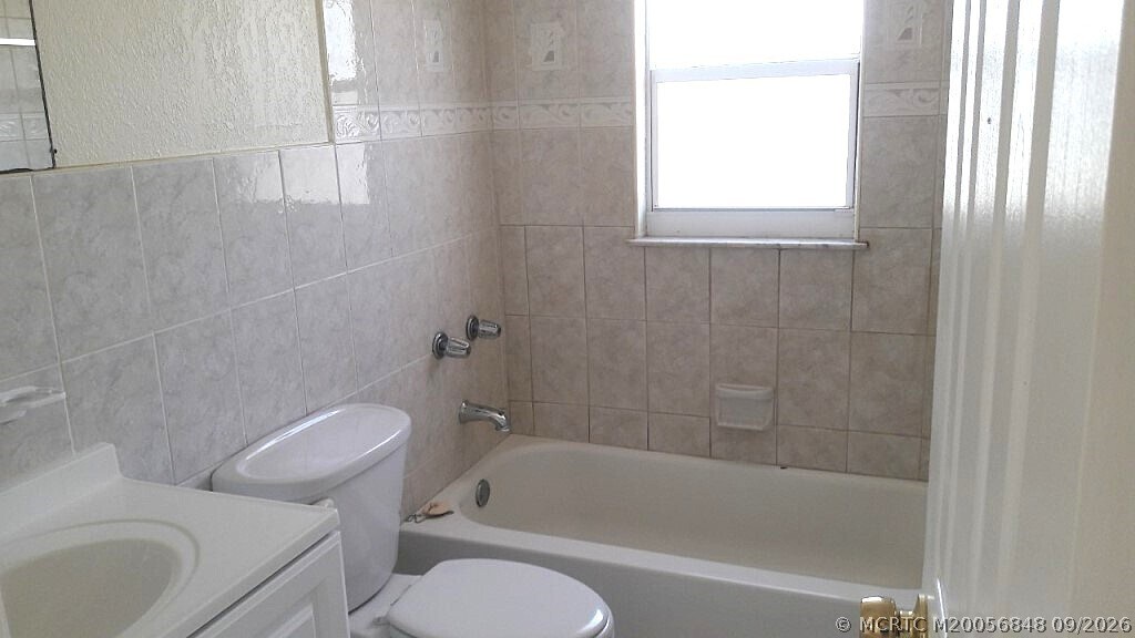 Building Photo - 1125 Hemlock Cir