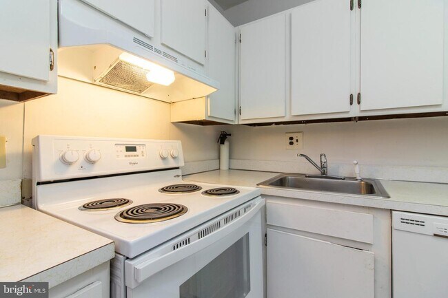 Building Photo - 1310 Meadowview Ln