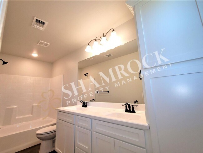 Foto del edificio - 3/2 Duplex in Troy ISD!