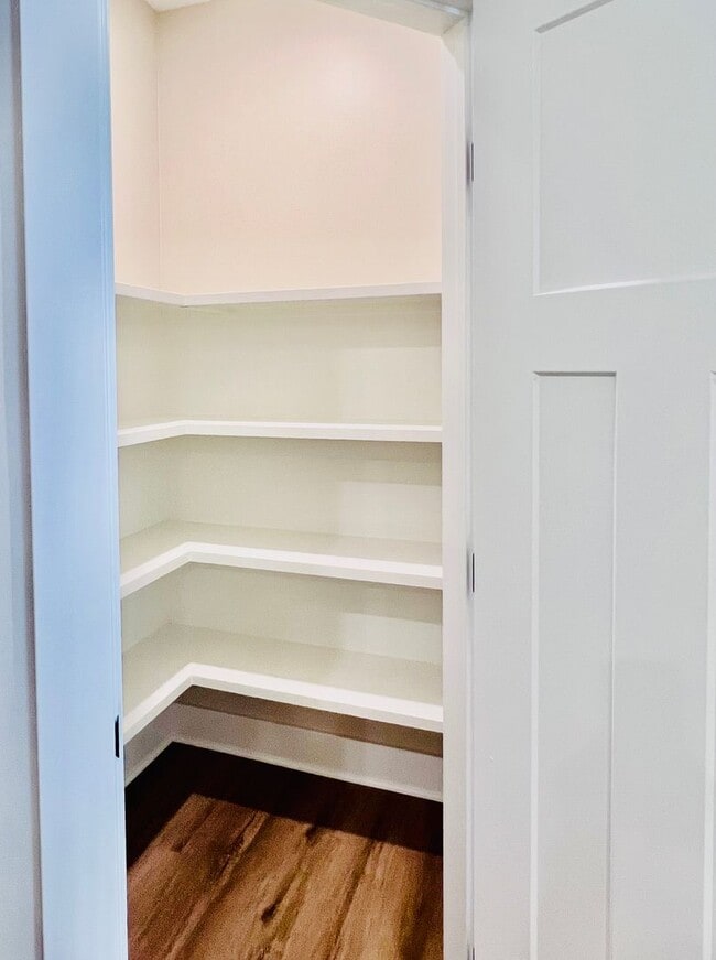 Foto del edificio - Brand New Family-Friendly 3 Bedroom Duplex with Fenced Yard