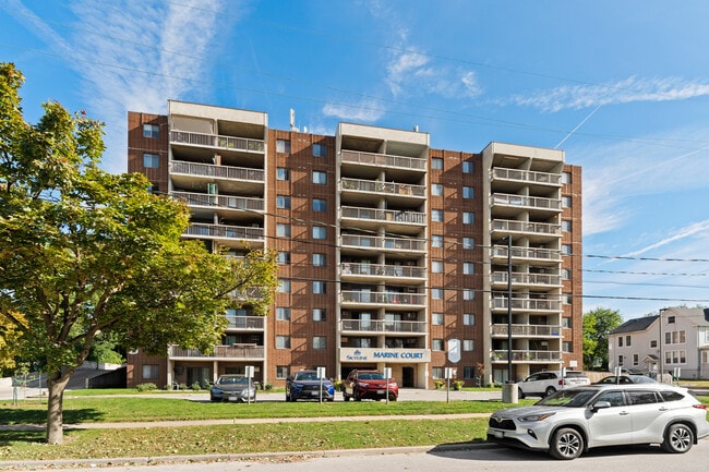Photo du bâtiment - Marine Court Apartments