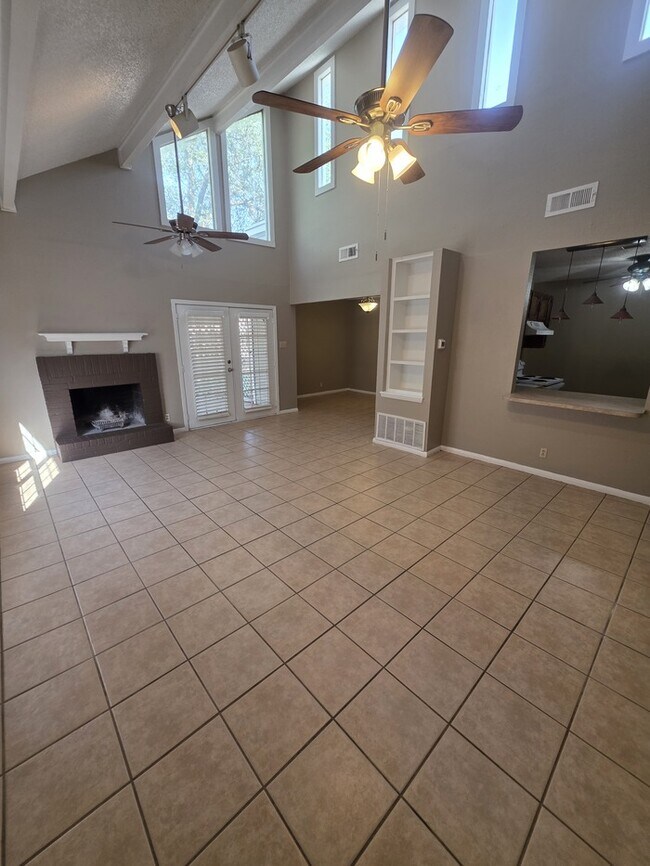 Foto del edificio - 2 story townhome, 3 bed 2 bath