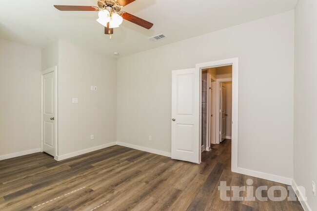 Interior Photo - Tricon Trinity Falls