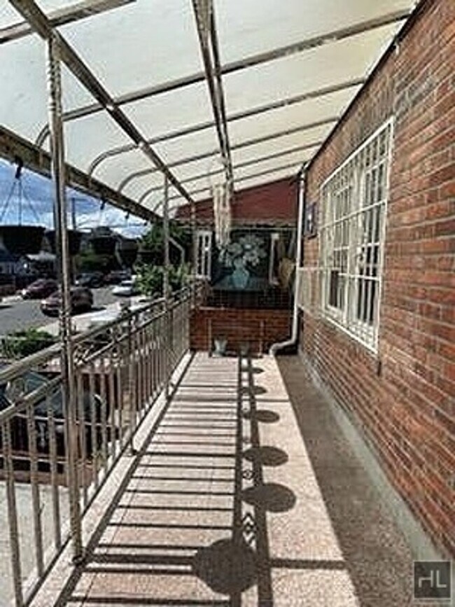 Foto del edificio - 93 STREET