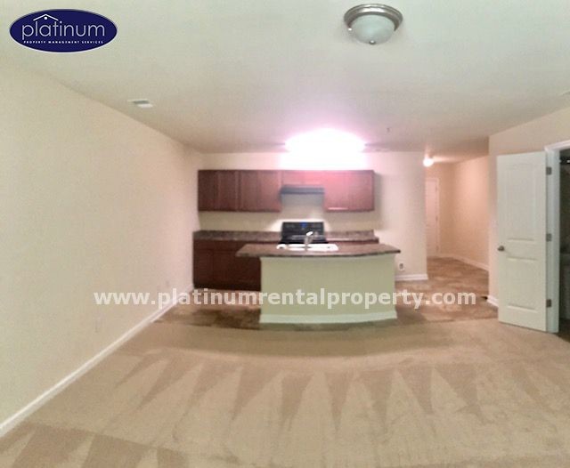 Building Photo - 2048 Reavis Bluff