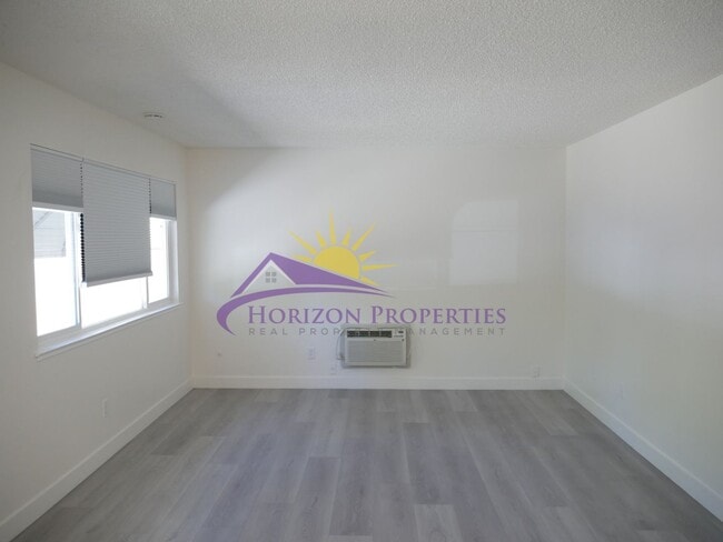 Building Photo - 908 Dornajo Way