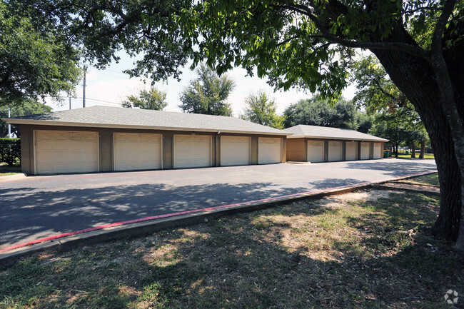 Garages - Northland at the Arboretum