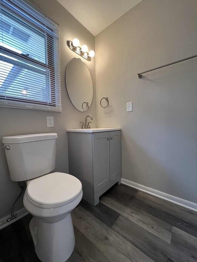 Foto del edificio - W127N12303 Knollwood Dr