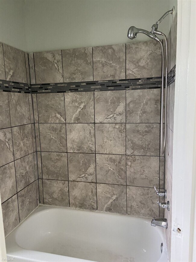 Foto del edificio - 3 br, 1 bath House - 725 N Curley St