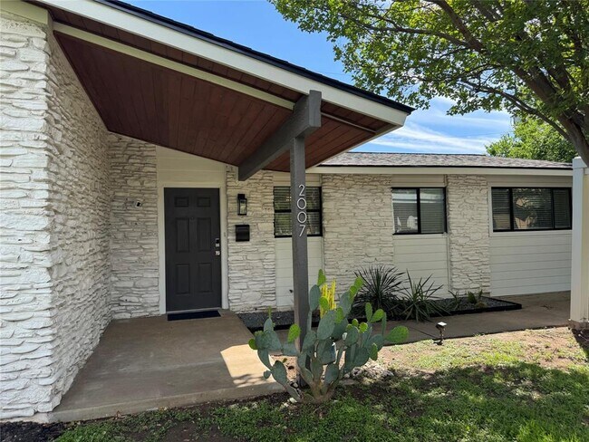 Foto del edificio - 2007 Hardy Cir
