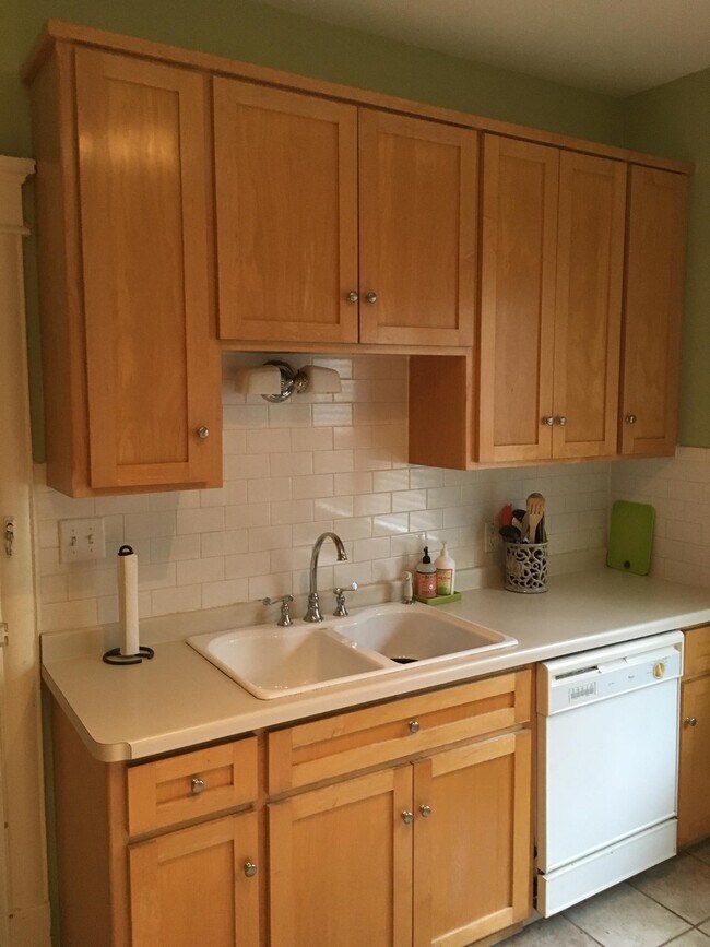 Kitchen - 3135 James Ave S