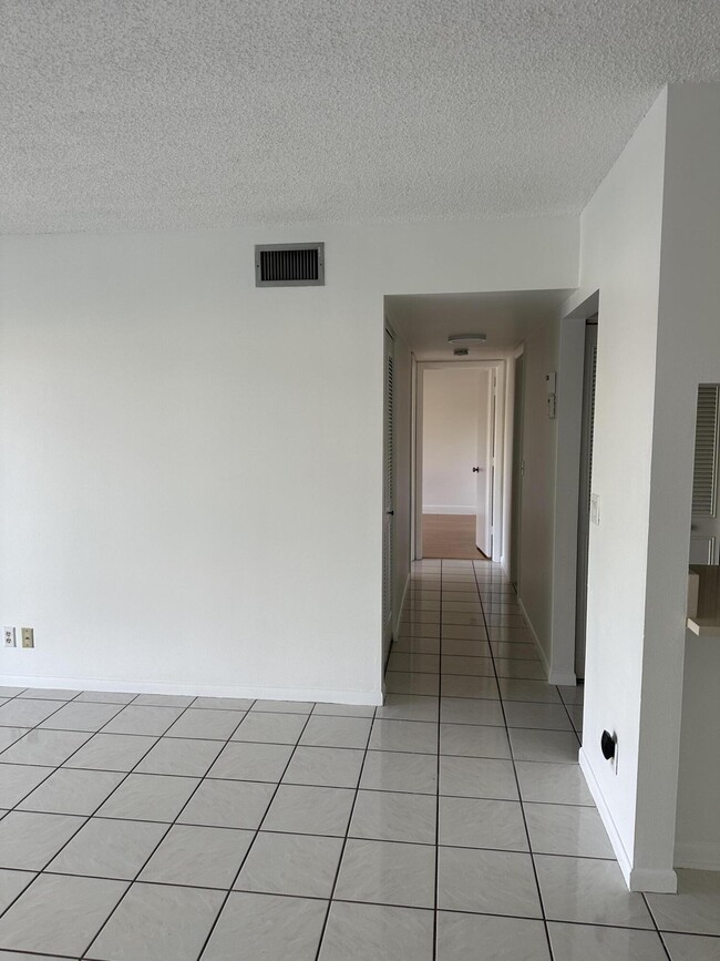 Building Photo - 608 Sea Pine Way