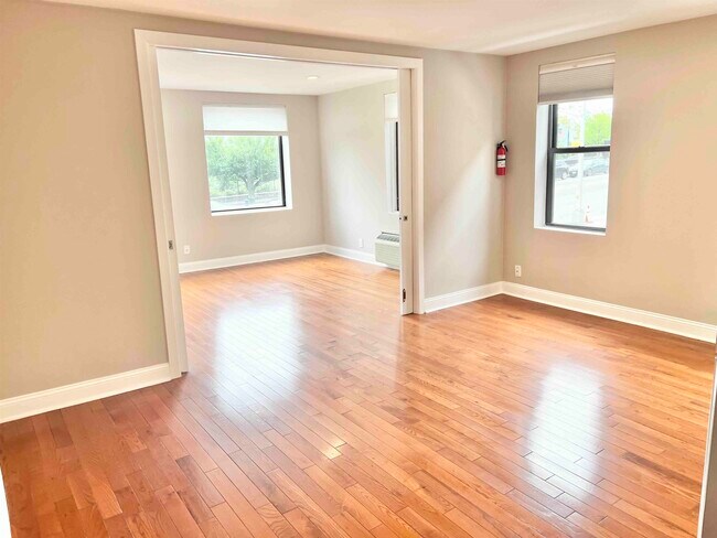 Foto del edificio - 6305 Boulevard E