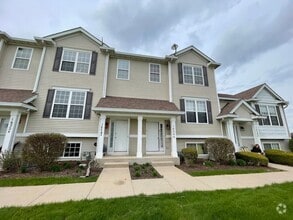 Building Photo - 1624 Fieldstone Dr N