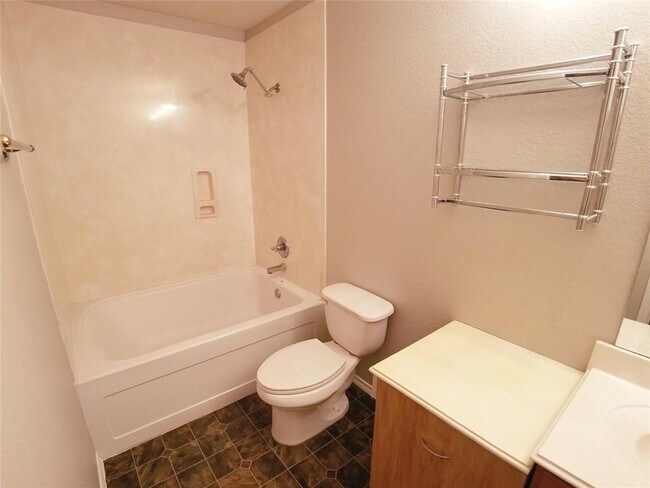 Foto del edificio - 8138 Forest Glen Dr