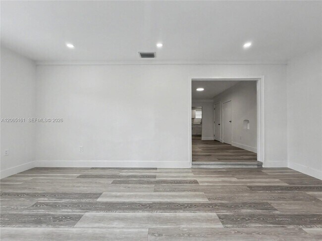 Foto del edificio - 228 NW 39th St