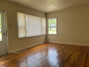 Building Photo - 600 SW Webster Ave