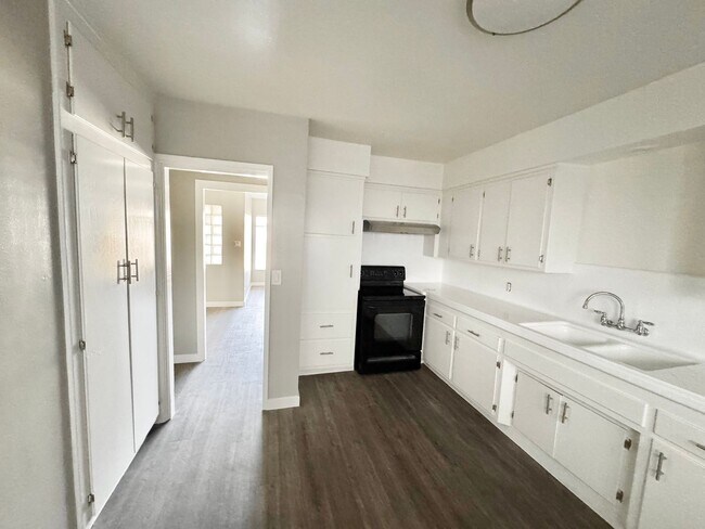 Foto del edificio - 3554 Brenton Ave