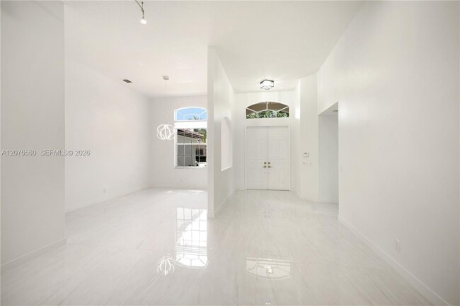 Building Photo - 2527 Jardin Dr