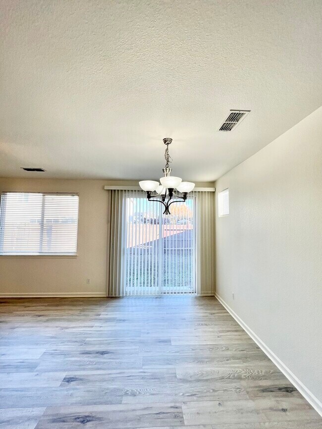 Foto del edificio - Charming one-story home in Linda! 3bd/2ba 1,360 sq. ft.