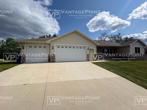 Building Photo - 2250 Daly Dr